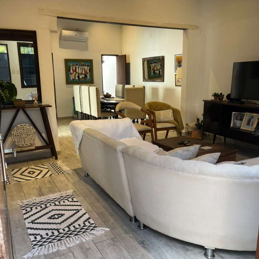Imagen 2 de Casa refaccionada a nueva en Barrio Jara zona colegio Francés