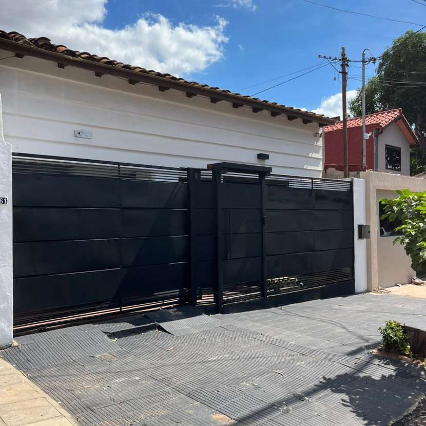 Imagen 1 de Casa refaccionada a nueva en Barrio Jara zona colegio Francés