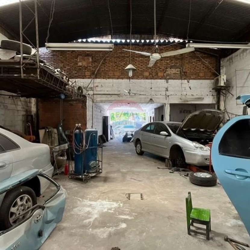 Imagen 5 de Casa con taller en funcionamiento en Barrio Herrera