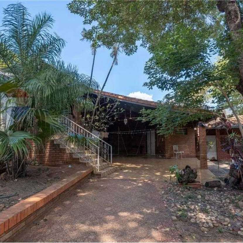 Imagen 4 de Terreno de 2.427 m2 con 3 salidas sobre Av. Félix Bogado