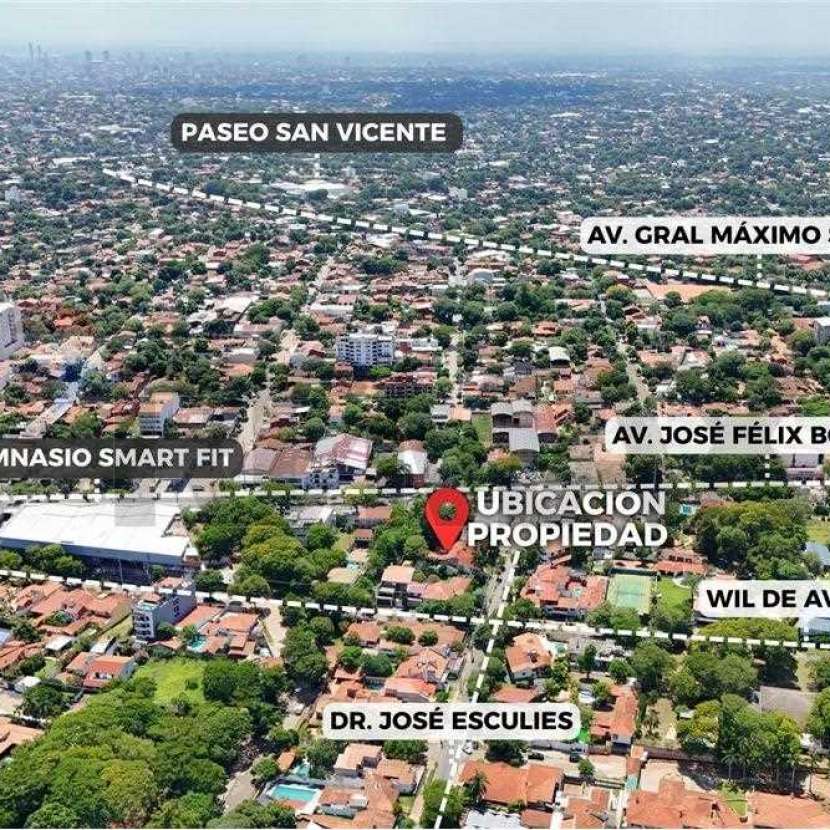 Imagen 1 de Terreno de 2.427 m2 con 3 salidas sobre Av. Félix Bogado