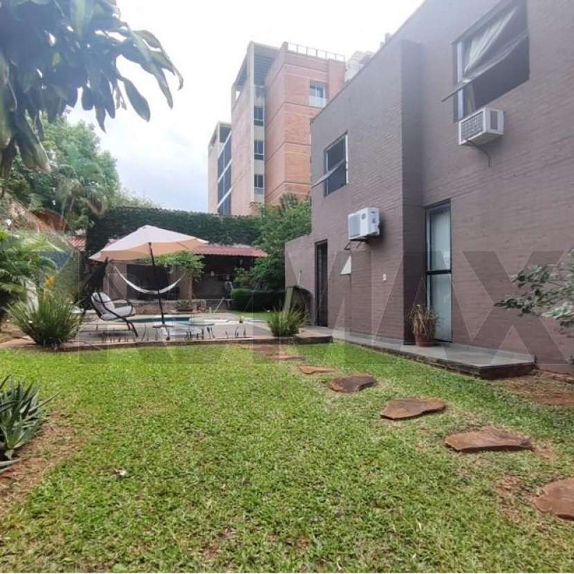 Imagen 2 de Residencia en Barrio Herrera