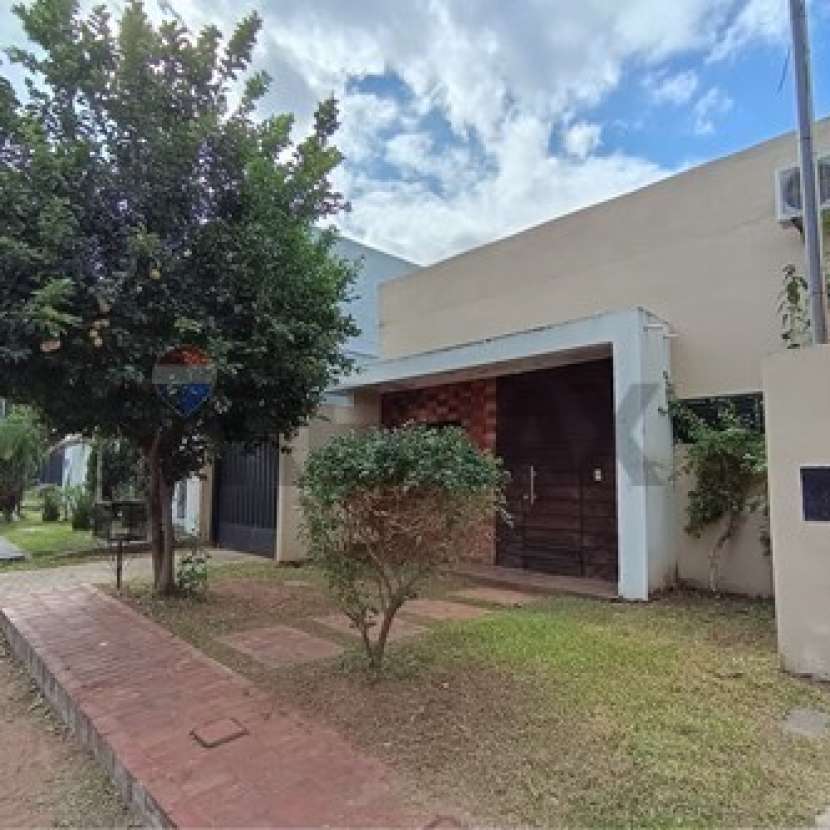 Imagen 2 de Chalet en Lambaré Barrio Mbachio II