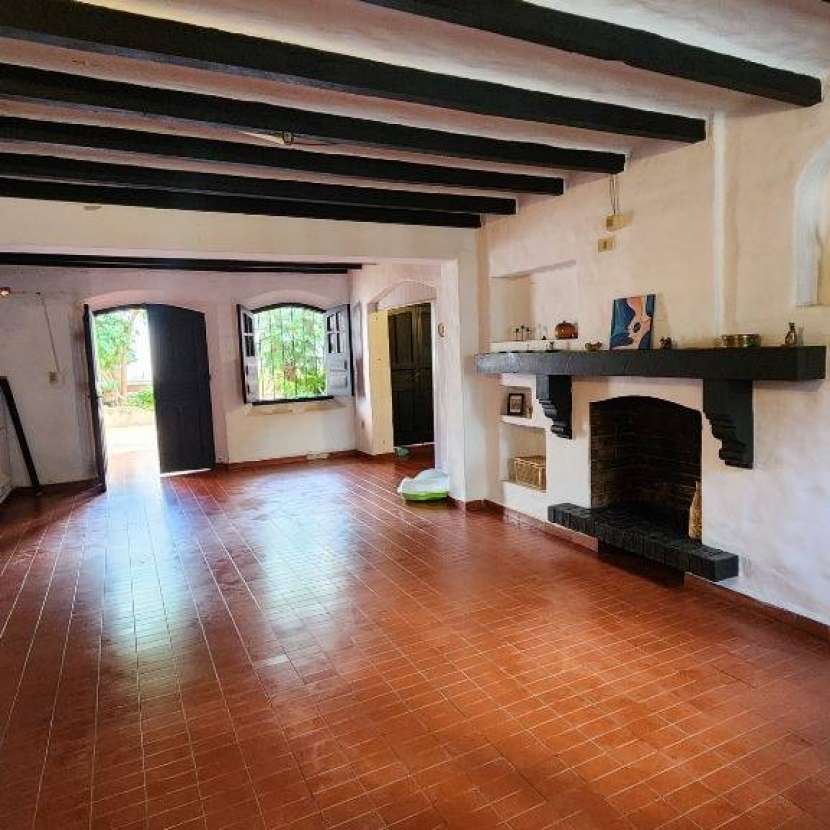 Imagen 2 de Residencia estilo colonial mediterránea en Barrio San Jorge