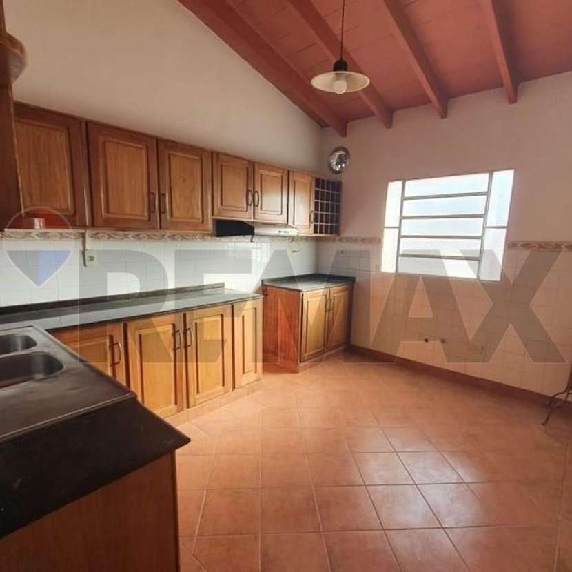 Imagen 4 de Casa en Barrio Jara a media cuadra de la Universidad Americana