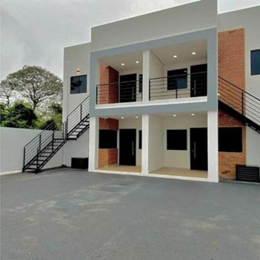 Imagen 1 de Duplex tipo departamento en condominio exclusivo Luque Barrio Loma Merlo