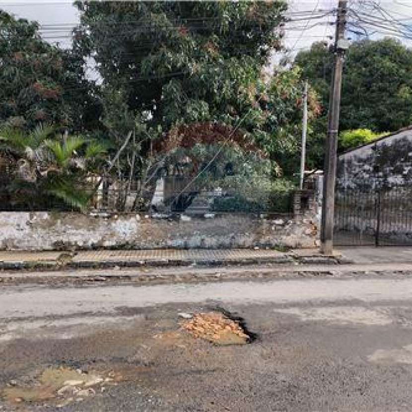 Imagen 3 de Terreno con construcción a refaccionar o demoler en el Barrio Santísima Trinidad