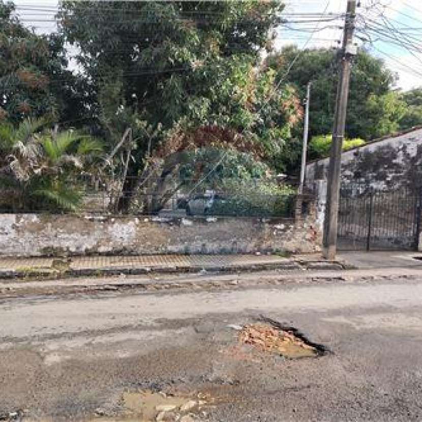 Imagen 2 de Terreno con construcción a refaccionar o demoler en el Barrio Santísima Trinidad
