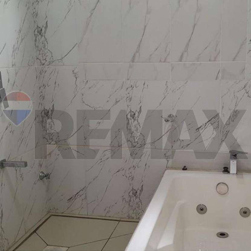 Imagen 8 de Casa con piscina en San Lorenzo