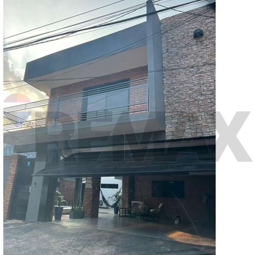 Imagen 2 de Casa con piscina en San Lorenzo