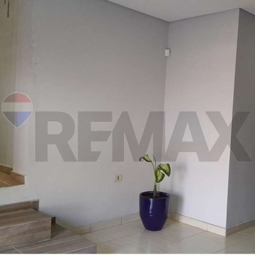 Imagen 9 de Casa con piscina en San Lorenzo